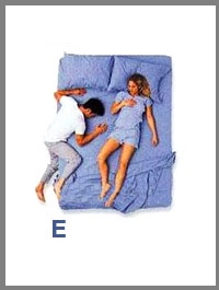 src=/files/Image/SxeseisKaiSex/2014/LOVEQUIZ/couples_sleeping_positions_5.jpg