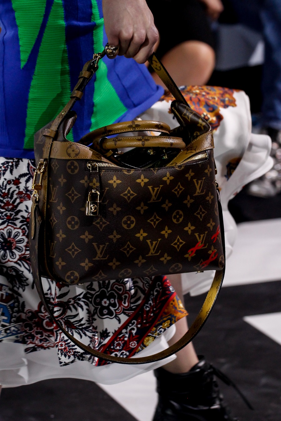 Πως να ξεχωρίσεις μια αυθεντική Louis Vuitton τσάντα από μια απομίμηση! - TLIFE