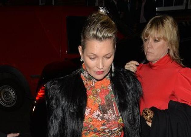 H Kate Moss έχει ένα νέο statement φόρεμα για το φθινόπωρο
