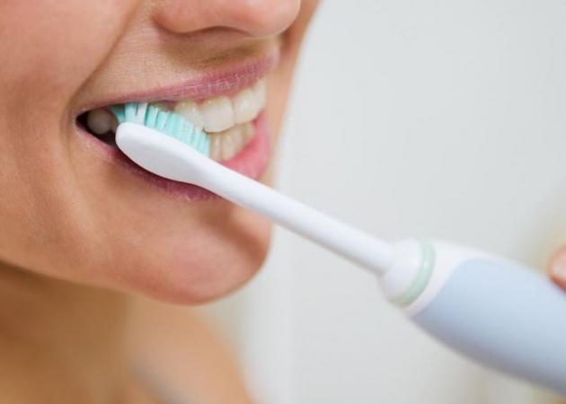 Πλύσιμο δοντιών: Πώς να βουρτσίζεις αποτελεσματικά τα δόντια σου [vid]