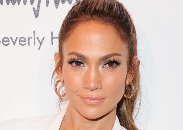 Η Jennifer Lopez ανέβασε βίντεο χωρίς μακιγιάζ και το πρόσωπό της είναι όσο λαμπερό δεν φαντάζεσαι!