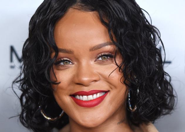 Η Rihanna ανακοίνωσε επίσημα πότε βγαίνουν τα καλλυντικά της στην αγορά!