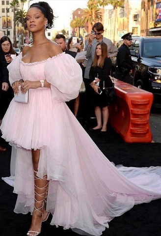 Η Rihanna με Giambattista Valli