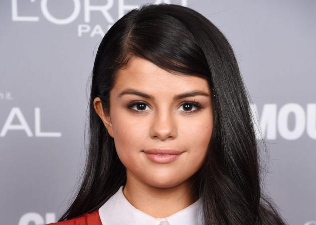 Oops, she did again! Η Selena Gomez έβαλε ξανά φακούς επαφής και δείχνει διαφορετική!