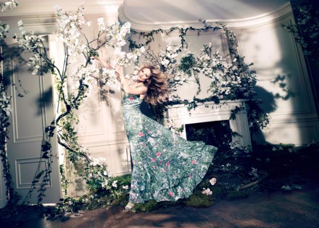 Η Vanessa Paradis είναι το πρόσωπο της συλλογής Conscious της H&M αυτή την άνοιξη