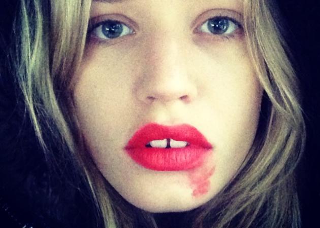 #SmearForSmear! Γιατί οι stars βγάζουν selfie με μουντζουρωμένο κραγιόν;