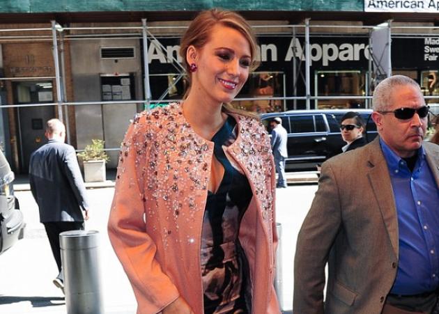 H Blake Lively φόρεσε 10 διαφορετικά outfits μέσα σε 1 μέρα!!!