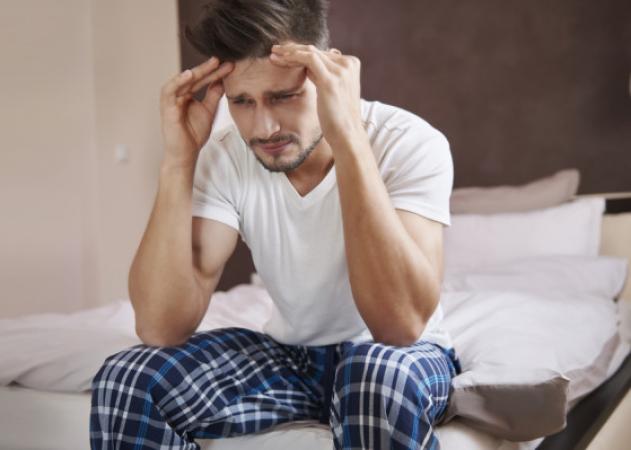 Πονοκέφαλος μετά τον ύπνο: ΟΛΕΣ οι πιθανές αιτίες