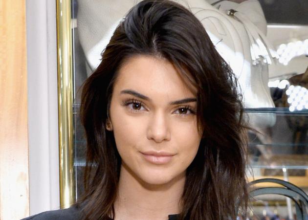 Τι κάνει η Kendall Jenner πριν πέσει για ύπνο και ξυπνά με αυτή την επιδερμίδα