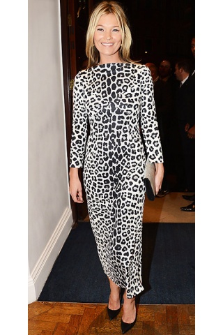 H Kate Moss με animal print φόρεμα και παπούτσια Marc Jacobs