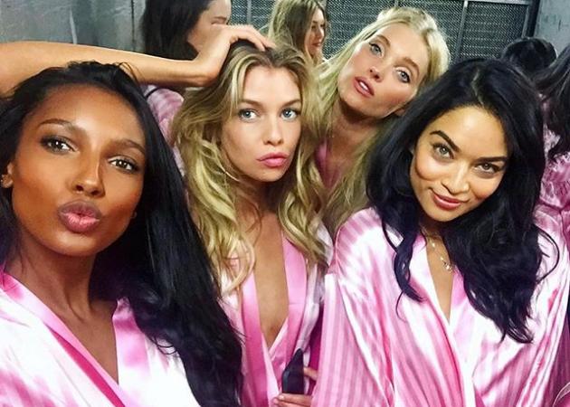 Ένα μοντέλο της Victoria Secret περπάτησε στο catwalk με εντελώς διαφορετικά μαλλιά! Δες γιατί!