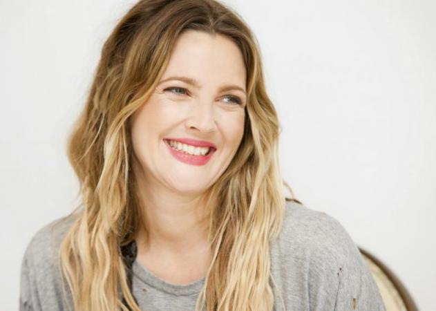 Τι έπαθε το πρόσωπο της Drew Barrymore