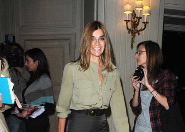 10 πράγματα που έχει στην βαλίτσα της η Carine Roitfeld!
