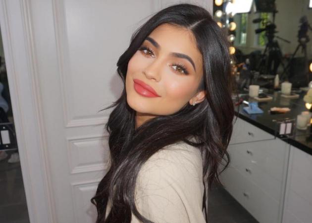 Τα νέα κραγιόν της Kylie Jenner έγιναν sold out σε 8 λεπτά!