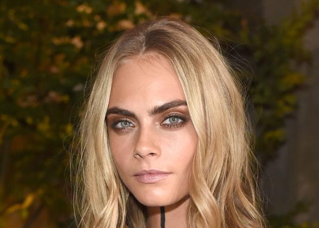 H Cara Delevingne έκανε μακιγιάζ στο… σώμα της για το London Fashion Week!