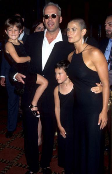 8 | Η Demi Moore με total black