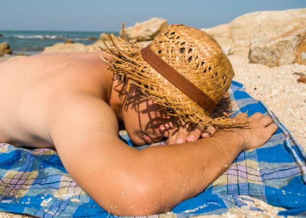 Ηλιοθεραπεία – έγκαυμα – καρκίνος: Οι απαράβατοι κανόνες υγείας