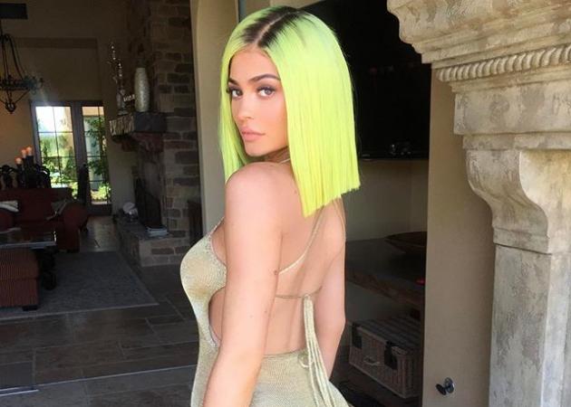 Εντοπίσαμε στην Ελλάδα την neon βαφή που έκανε η Kylie Jenner στα μαλλιά της για το coachella!