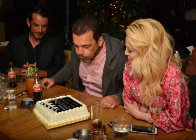 Κωνσταντίνος Καζάκος: Γιόρτασε τα γενέθλιά του στην αγκαλιά της γυναίκας του! [pics]
