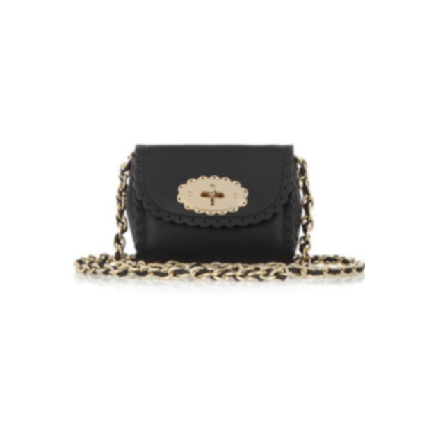 Το βράδυ η τσάντα clutch δεν με βολεύει γιατί δεν ξέρω που να την ακουμπήσω! Τι άλλη επιλογή έχω;
