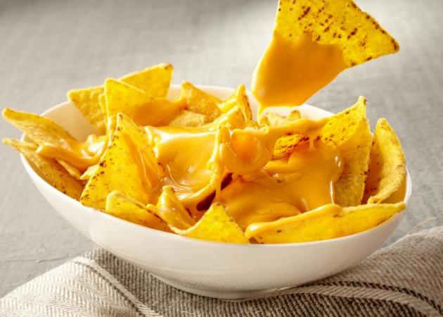 Μητέρα τριών παιδιών έμεινε ΠΑΡΑΛΥΤΗ από λιωμένο τυρί για νάτσος – Τι είναι η αλλαντίαση [vid]