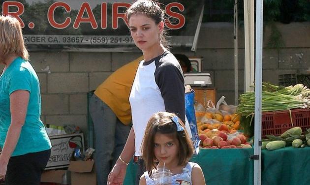 Suri Cruise: Επισκιάζει με το στιλ της, τη μητέρα της Katie Holmes σε βόλτα τους!