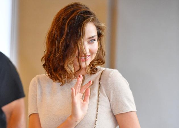 Η Miranda Kerr μας έδειξε το πιο σούπερ τρόπο να συνδυάσουμε το printed παντελόνι μας