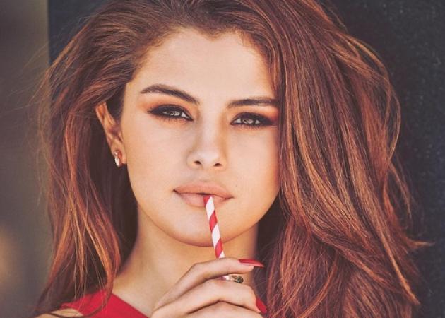 Aυτό το summer look της Selena Gomez ταιριάζει σε όλες!