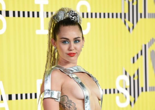 Miley Cyrus: Οι απίστευτες εμφανίσεις της στη σκηνή των Mtv Vma!