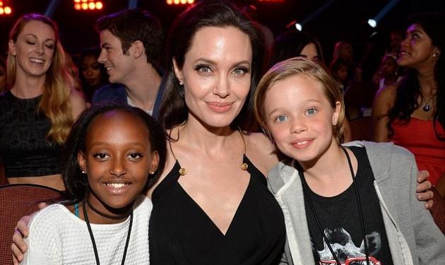 Angelina Jolie: Mε τις κόρες της στα Kids’ Choice Awards στην πρώτη δημόσια εμφάνιση μετά την αφαίρεση των ωοθηκών της!