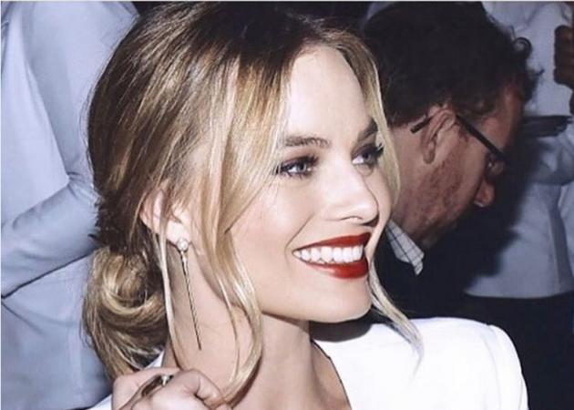 Η Margot Robbie παντρεύτηκε! Δες το εντυπωσιακό νυφικό που επέλεξε