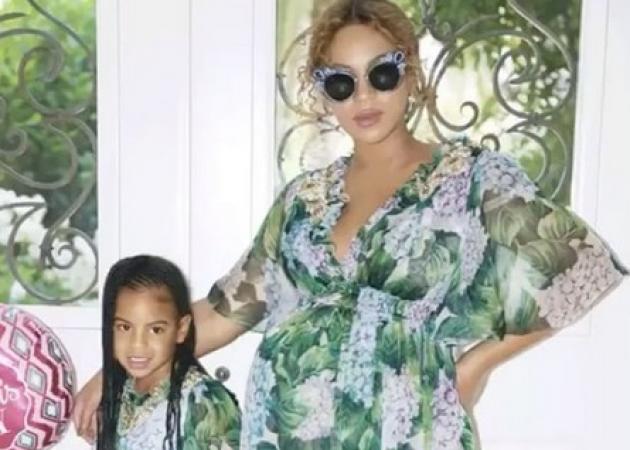 Beyonce και Blue Ivy ξανά με το ίδιο φόρεμα. Πόσο κόστισε η κοινή τους εμφάνιση αυτήν τη φορά;