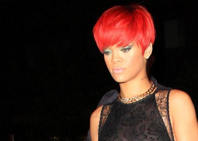 Ποια φοράει το ίδιο με τη Rihanna;