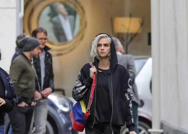 GABRIELLE BAG: Η Cara Delevingne με τη νέα τσάντα του οίκου Chanel