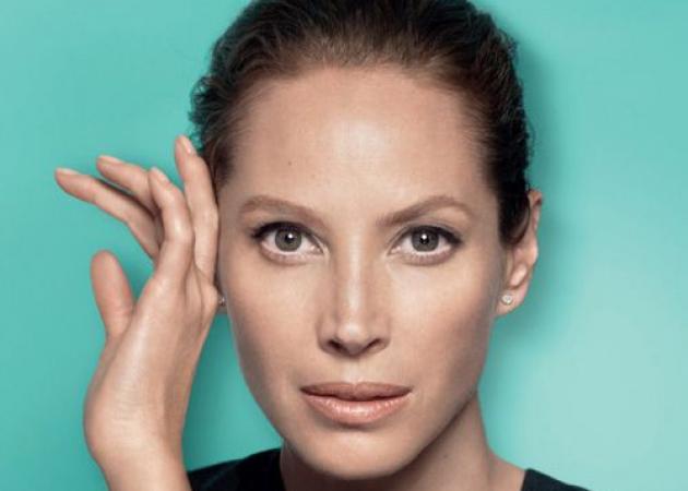 Η Christy Turlington γίνεται ξανά εξώφυλλο!