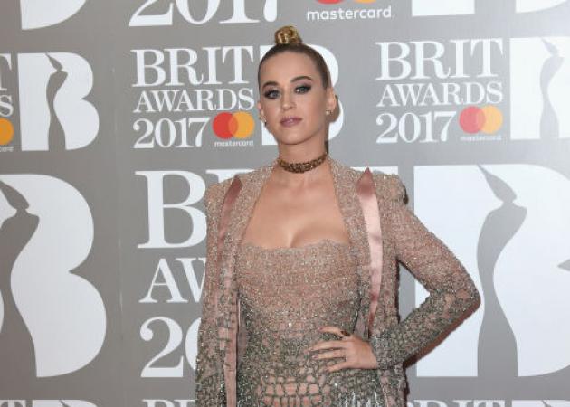 Brit Awards 2017: Όλες οι εμφανίσεις στο κόκκινο χαλί!