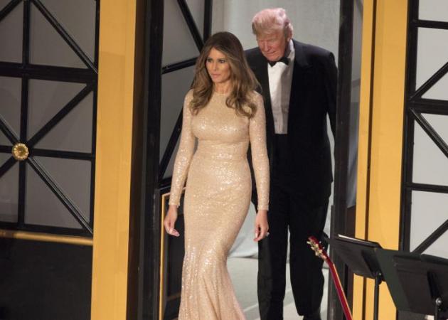 Τι φόρεσαν στο χθεσινό δείπνο η Melania Trump και οι κόρες του!