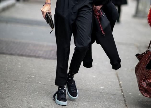 Θέλω να φορέσω funky κάλτσες με τα sneakers μου! Ποιος είναι ο σωστός τρόπος;