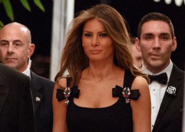 Ποιος σχεδιαστής έντυσε τελικά τη Melania Trump στο Πρωτοχρονιάτικο ρεβεγιόν;