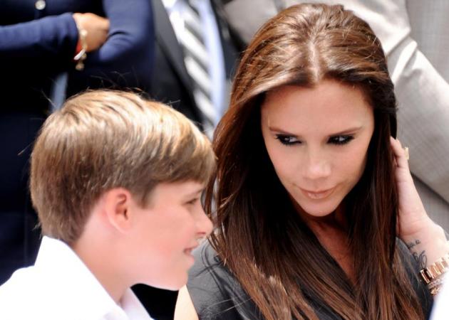 H Victoria Beckham παραμένει κομψή στον 7ο μήνα