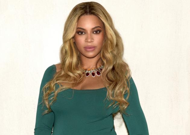 Η Beyonce με το πιο στενό και sexy φόρεμα που την έχουμε δει ever!