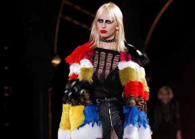 What??? Οι νέες γόβες Saint Laurent έχουν… ροδάκια!