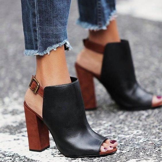 Ο πιο chic και minimal τρόπος να φορέσεις τώρα τα mules