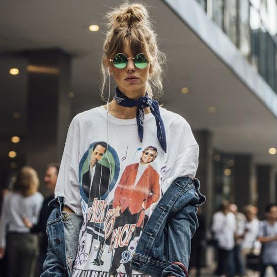 Πως να φορέσεις το t-shirt του αγοριού σου… που μόλις του έκλεψες