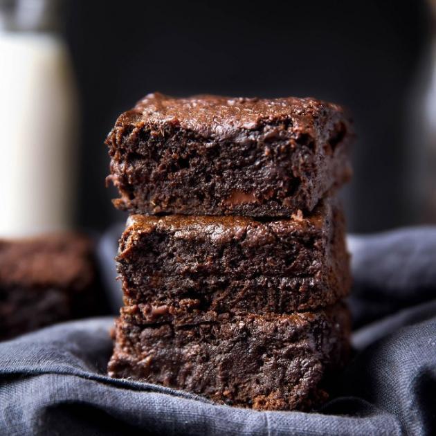 Ζουμερό brownie με σοκολάτα