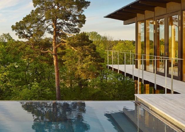 Πολυτελή σπίτια: Μια εξωτική βίλα με πισίνα… στη Σουηδία!