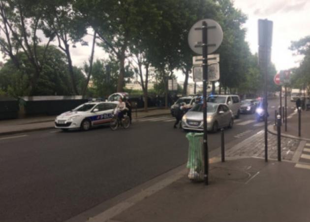 Πυροβολισμοί στην Παναγία των Παρισίων! Εγκλωβισμένοι οι επισκέπτες μέσα στον ναό