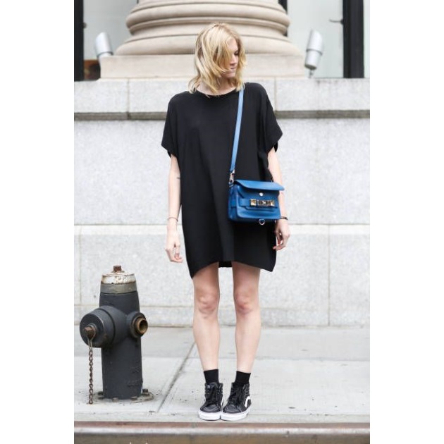 3 | Με ένα oversized t-shirt