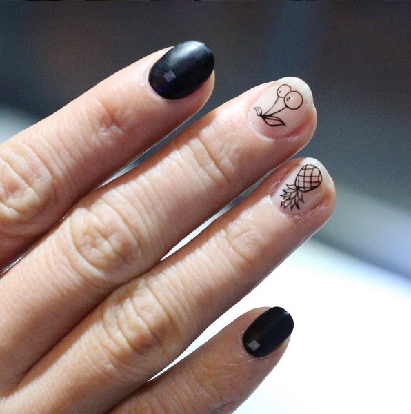 8 | Tattoo nails