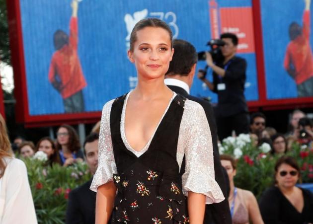 Φεστιβάλ Βενετίας 2016 Ημέρα 2η: Τι φόρεσε η Alicia Vikander και η Amy Adams;